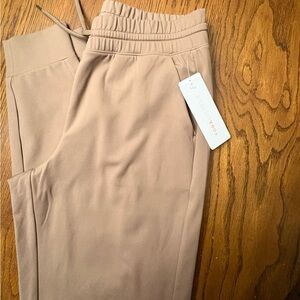 Yogalicious Polarlux Maya Illusion Jogger. Size M. $78